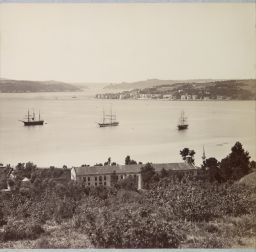Vue du Bosphore en direction du sud-sud-ouest, prise des hauteurs
de Beykoz © Musée Guimet, Paris, Distr. Rmn / Image Guimet Vue du Bosphore en direction du sud-sud-ouest, prise des hauteurs
de Beykoz © Musée Guimet, Paris, Distr. Rmn / Image Guimet