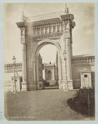 Porte du palais du sultan à Ortaköy © Musée Guimet, Paris, Distr. Rmn / Image Guimet Porte du palais du sultan à Ortaköy © Musée Guimet, Paris, Distr. Rmn / Image Guimet