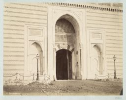 Porte impériale (Bab-i Hümayun) du palais de
Topkapi © Musée Guimet, Paris, Distr. Rmn / Image Guimet Porte impériale (Bab-i Hümayun) du palais de
Topkapi © Musée Guimet, Paris, Distr. Rmn / Image Guimet