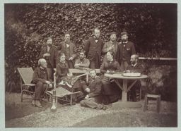 Groupe de Français dans le parc de la résidence d’été des
ambassadeurs de France à Tarabya © Musée Guimet, Paris, Distr. Rmn / Image Guimet Groupe de Français dans le parc de la résidence d’été des
ambassadeurs de France à Tarabya © Musée Guimet, Paris, Distr. Rmn / Image Guimet