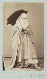 Portrait de femme turque © Musée Guimet, Paris, Distr. Rmn / Image Guimet Portrait de femme turque © Musée Guimet, Paris, Distr. Rmn / Image Guimet