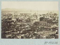 Panorama de la vieille ville d’Istanbul pris depuis la tour
de Beyazit © Musée Guimet, Paris, Distr. Rmn / Image Guimet Panorama de la vieille ville d’Istanbul pris depuis la tour
de Beyazit © Musée Guimet, Paris, Distr. Rmn / Image Guimet