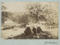 Groupe de femmes aux Eaux-Douces d’Europe © Musée Guimet, Paris, Distr. Rmn / Image Guimet Groupe de femmes aux Eaux-Douces d’Europe © Musée Guimet, Paris, Distr. Rmn / Image Guimet