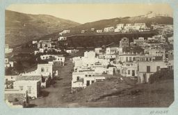 Vue de la ville d’Ermoúpoli dans l’île de Syros © Musée Guimet, Paris, Distr. Rmn / Image Guimet Vue de la ville d’Ermoúpoli dans l’île de Syros © Musée Guimet, Paris, Distr. Rmn / Image Guimet